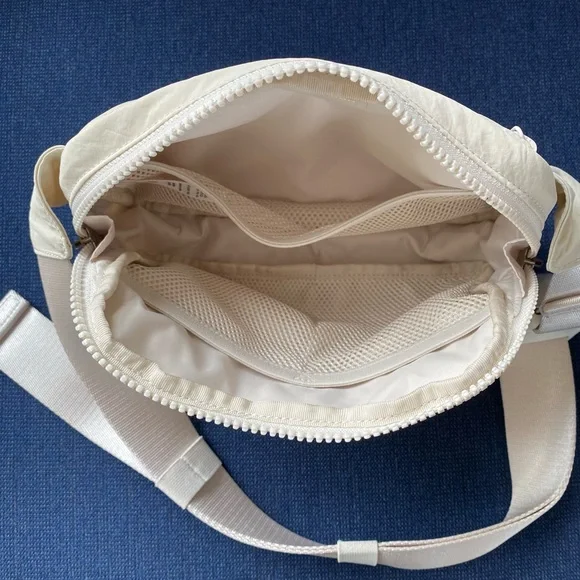 Lululemon Athletica Everywhere Belt Bag Large Cream Crossbody Bag - Picture 3 of 10